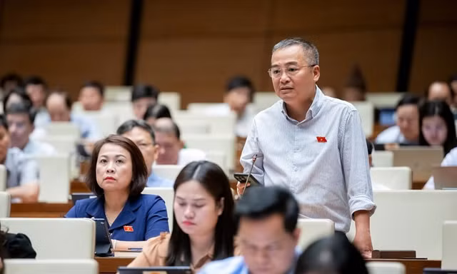 65 người ngoài đảng, 4 người tự ứng cử đại biểu Quốc hội 