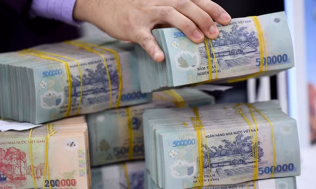Không xóa bỏ, cắt giảm chế độ tiền lương khi người lao động làm thêm giờ