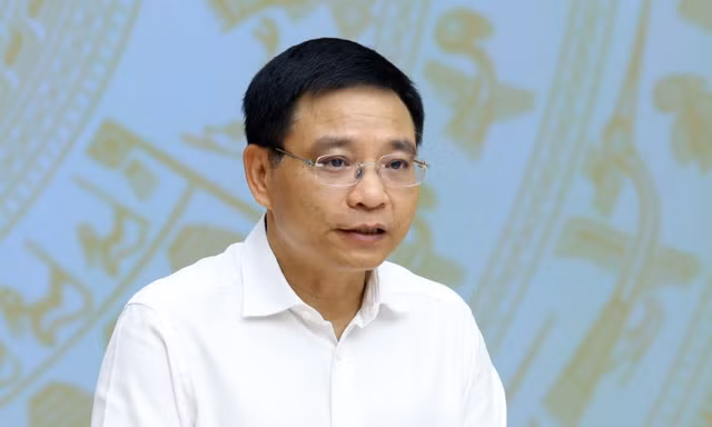 Làm việc với thuế và hải quan, Phó Thủ tướng yêu cầu: Không đẩy doanh nghiệp ‘đi vòng’