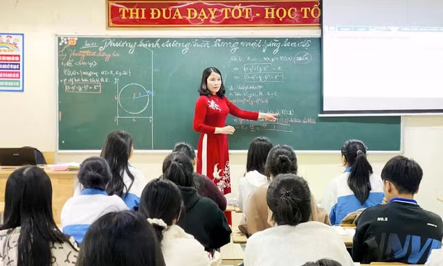 Hiệu trưởng, hiệu phó dôi dư muốn nghỉ việc sẽ được giải quyết trước 30/9