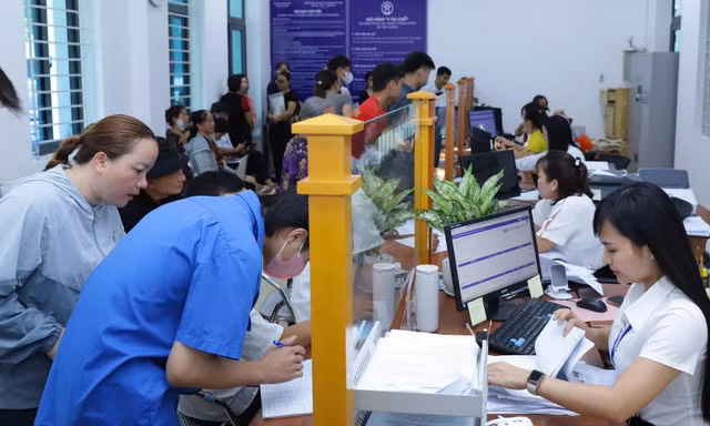 Bộ Nội vụ giải đáp loạt vấn đề ‘nóng’ về chế độ của cán bộ, công chức nghỉ việc từ 1/7