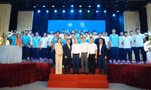 Sở hữu đội hình trị giá 8 triệu euro, HLV Vũ Hồng Việt nói lực lượng Thép Xanh Nam Định vẫn chưa dày