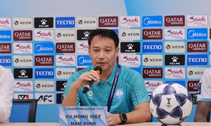 HLV Vũ Hồng Việt giải thích tại sao Thép Xanh Nam Định sử dụng dàn cầu thủ ngoại trong trận thắng Ratchaburi