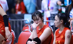 Thương quá các cô gái bóng chuyền Việt Nam