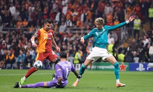 Liverpool thua sốc trước đội cuối bảng Champions League