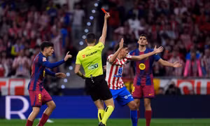 Trước đại chiến Barcelona vs Atletico Madrid, trọng tài thừa nhận đã nương tay với Barca