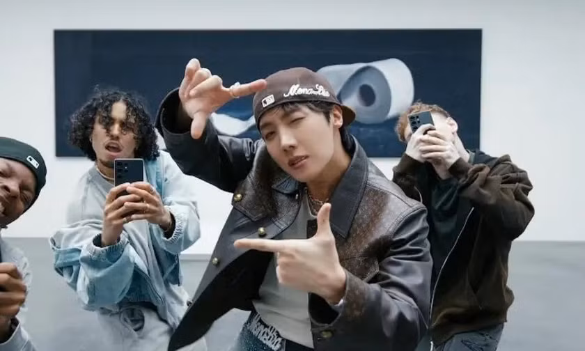 J-Hope (BTS) lập thành tích cá nhân mới