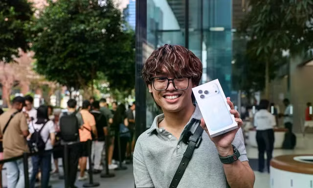 'Fan Táo' quốc tế xếp hàng chờ mua iPhone 18, Singapore có người mua 33 chiếc