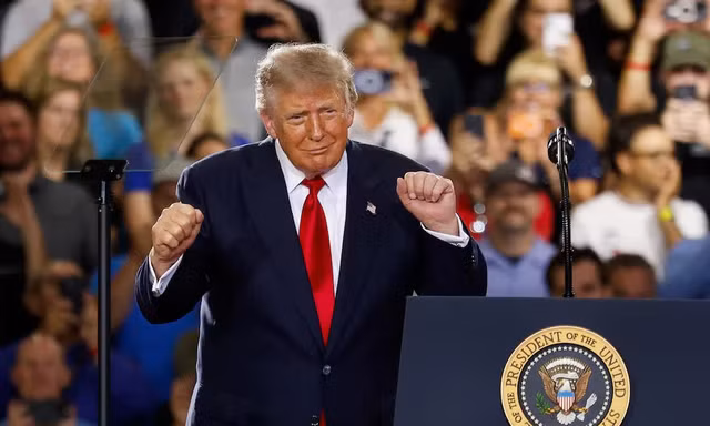 Tổng thống Trump hứa tặng 5.000 USD cho mỗi người Mỹ nếu đảng Cộng hòa thắng cử