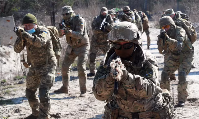 Ukraine phanh phui hàng chục nghìn vụ trốn nghĩa vụ quân sự, tham nhũng
