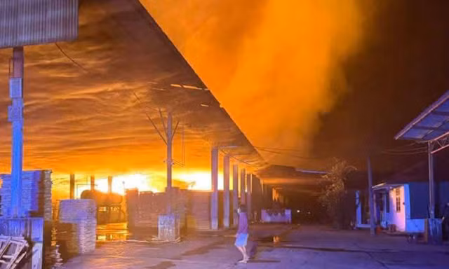 Hàng chục vụ đánh bom, nổ súng, phóng hỏa trong đêm ở Thái Lan