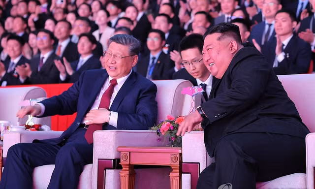 Chủ tịch Trung Quốc dự tiệc chiêu đãi, xem ca nhạc cùng Chủ tịch Triều Tiên