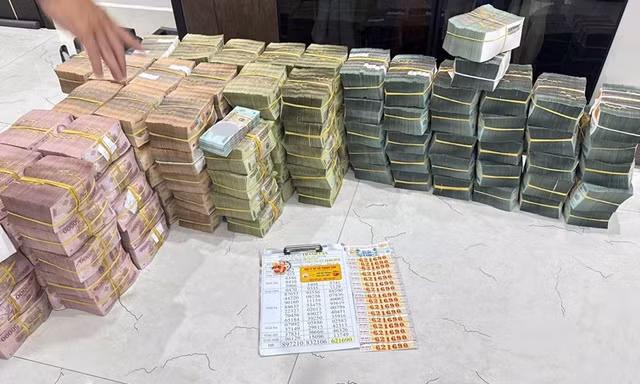 Người đàn ông ở Vĩnh Long trúng số 32 tỷ, nhận thưởng toàn bộ bằng tiền mặt