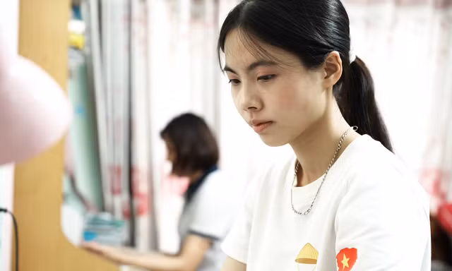 Phía sau danh hiệu thủ khoa toàn quốc: Lời hứa năm lớp 7 và quyết tâm để mẹ bớt khổ