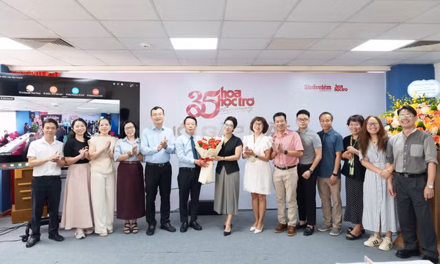 Nhiều đối tác, nhà trường chúc mừng kỷ niệm 35 năm Hoa Học Trò và 28 năm Sinh Viên Việt Nam