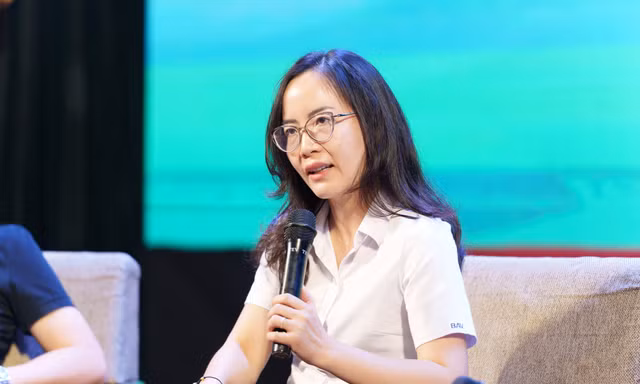 Bẫy chi tiêu vô hình của giới trẻ: Tiêu tiền mặt thì tiếc, nhưng 'chuyển khoản' lại chốt đơn trong nháy mắt