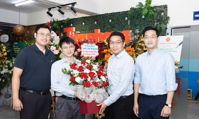 Trường Đại học Tài chính - Ngân hàng Hà Nội chúc mừng Báo Tiền Phong nhân Ngày Báo chí Cách mạng Việt Nam