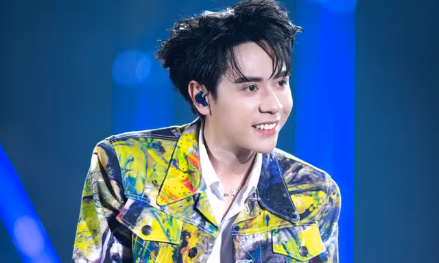 Mỹ Đình 'thất thủ' trước độ chịu chơi của Quang Hùng MasterD tại concert Thanh xuân 2026