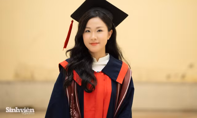Nữ sinh đại diện tân cử nhân Trường Đại học Luật phát biểu tốt nghiệp: 4 năm liên tiếp xuất sắc nhờ tư duy học chủ động