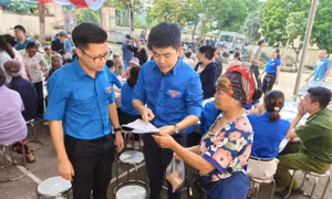Tuổi trẻ Ninh Bình khám bệnh, cấp phát thuốc miễn phí cho người dân