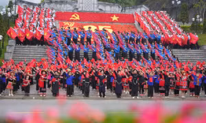 Lễ Chào cờ đặc biệt tại cột mốc Km0 đường Hồ Chí Minh