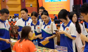 Sôi nổi ngày hội việc làm của sinh viên trường Đoàn