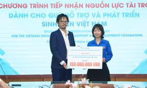 Tiếp nhận nguồn lực hỗ trợ học sinh, sinh viên khó khăn