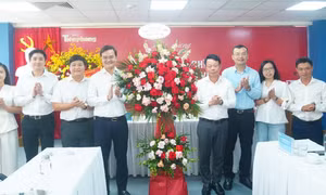Bí thư thứ nhất T.Ư Đoàn chúc mừng Báo Tiền Phong nhân Ngày Báo chí Cách mạng Việt Nam
