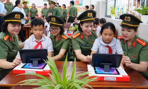 Mang 'phòng học số' tới thiếu nhi ở Côn Đảo