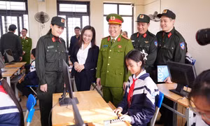 Mô hình 'Bệ phóng tin học' giúp thu hẹp khoảng cách số cho học sinh vùng khó 
