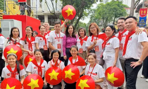 Cảm xúc du học sinh Việt những ngày đất nước rợp cờ hoa 