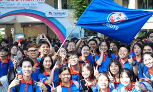 Hơn 6.000 sinh viên tình nguyện TPHCM ra quân tiếp sức sĩ tử