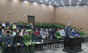 Người hối lộ khai bị cựu Cục trưởng Trần Việt Nga 'ngâm' hồ sơ, bắt bổ sung 6 lần