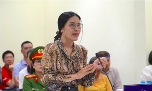 Vụ cựu Hiệu trưởng thu 15.000 đồng mỗi tiết học thêm: Luật sư đặt câu hỏi về 27 tài liệu mà bị cáo đã nộp