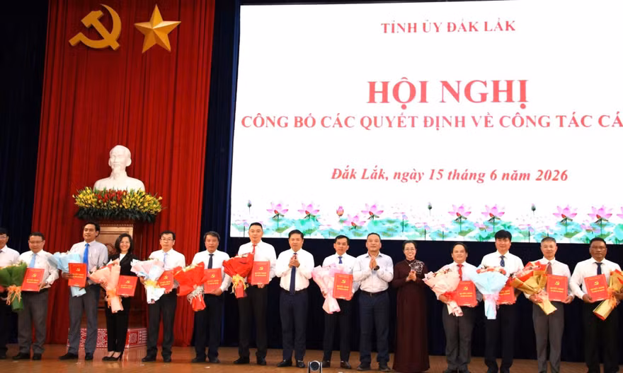 Đắk Lắk công bố quyết định điều động, luân chuyển nhiều lãnh đạo chủ chốt