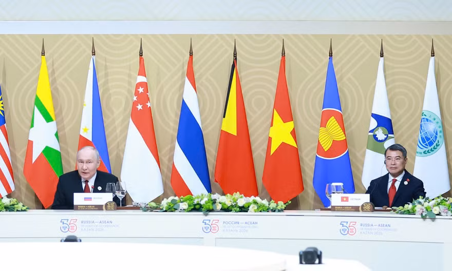 Thủ tướng Lê Minh Hưng dự phiên ăn trưa làm việc cùng Tổng thống Nga Putin