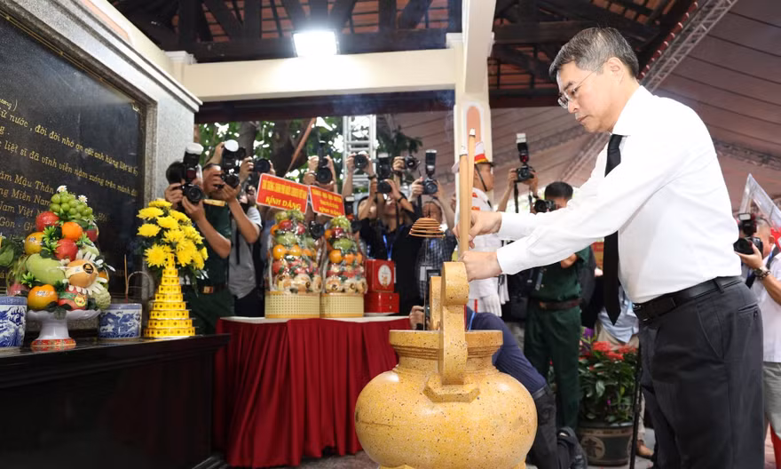 Thủ tướng dự Lễ triển khai tìm kiếm, quy tập hài cốt liệt sĩ tại Công viên Lê Thị Riêng