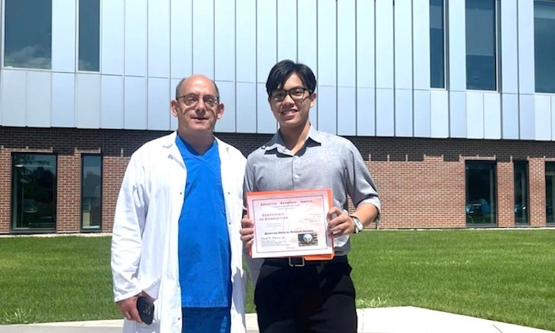 Đậu tiến sĩ bằng năng lực của mẹ, chàng trai 24 tuổi chủ động nộp đơn xin thôi học