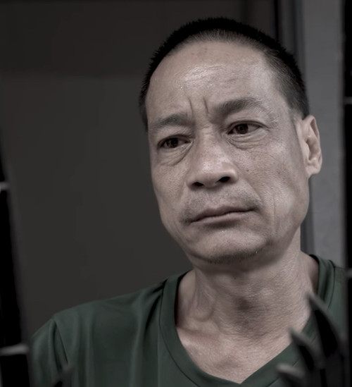 Ánh mắt chất chứa bao nỗi buồn và mất mát của ông Cà Văn Luyến Ánh mắt chất chứa bao nỗi buồn và mất mát của ông Cà Văn Luyến