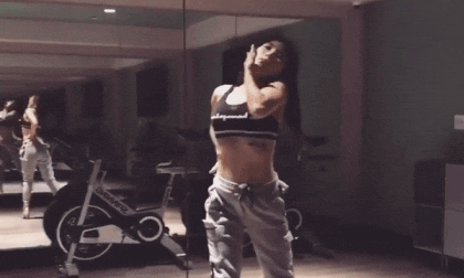 Hương Tràm khoe giọng da diết nhân ngày sinh nhật tại Mỹ ảnh 4