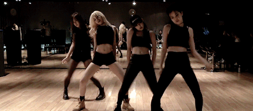 Màn vũ đạo bỏng mắt của Lisa (Black Pink) ảnh 7