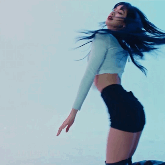 Màn vũ đạo bỏng mắt của Lisa (Black Pink) ảnh 1