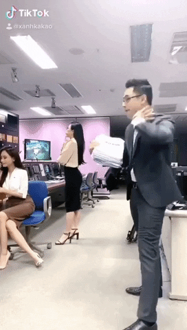 Những hình ảnh hậu trường cười té ghế của các BTV Thời sự VTV ảnh 2