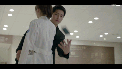 Đề thi Vật lý lấy phân cảnh phim "Hậu Duệ Mặt Trời" bị phản ứng