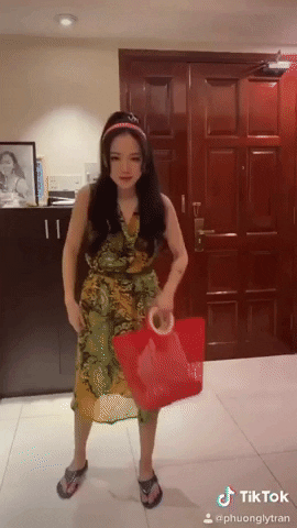 Cười rớt hàm với dáng nhảy cà kheo bá đạo của ca sĩ Phương Ly ngày mùa dịch ảnh 4