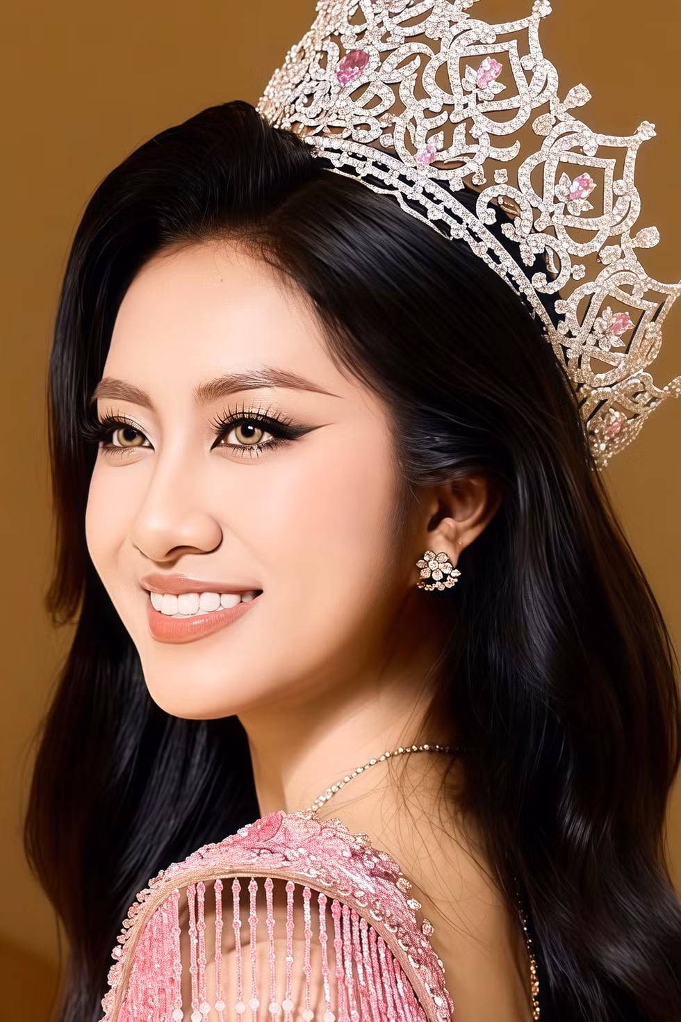 Hoa hậu Hà Trúc Linh, Á hậu Vân Nhi trước khi kết thúc nhiệm kỳ