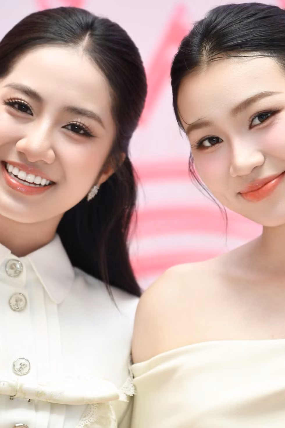 Hà Trúc Linh, người đẹp Huyền Cơ rạng rỡ trên thảm đỏ tuyển sinh Hoa hậu Việt Nam