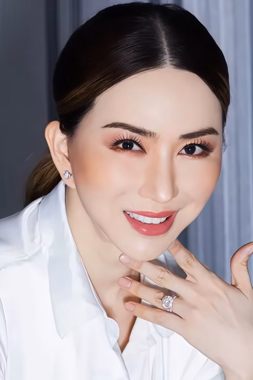 Nữ tỷ phú Hoa hậu Hoàn vũ tẩu tán tài sản