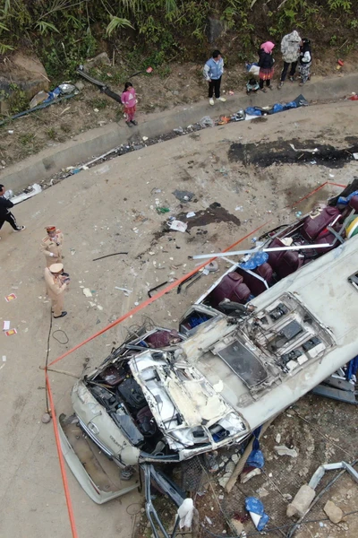 Lãnh đạo tỉnh Lào Cai trực tiếp chỉ đạo tại hiện trường vụ lật xe của đoàn thiện nguyện khiến 9 người tử vong 