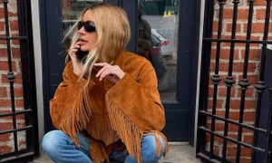 Những cô nàng phóng khoáng đang đẩy trend tua rua hơi hướng vintage Hè này